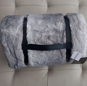 MON CHATEAU New Queen Luxe Faux Fur Blanket - TAN